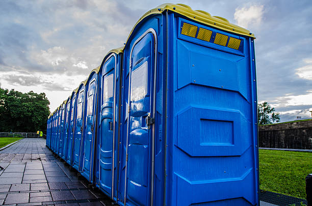 Best Portable restroom trailer rental  in Clinton, OK